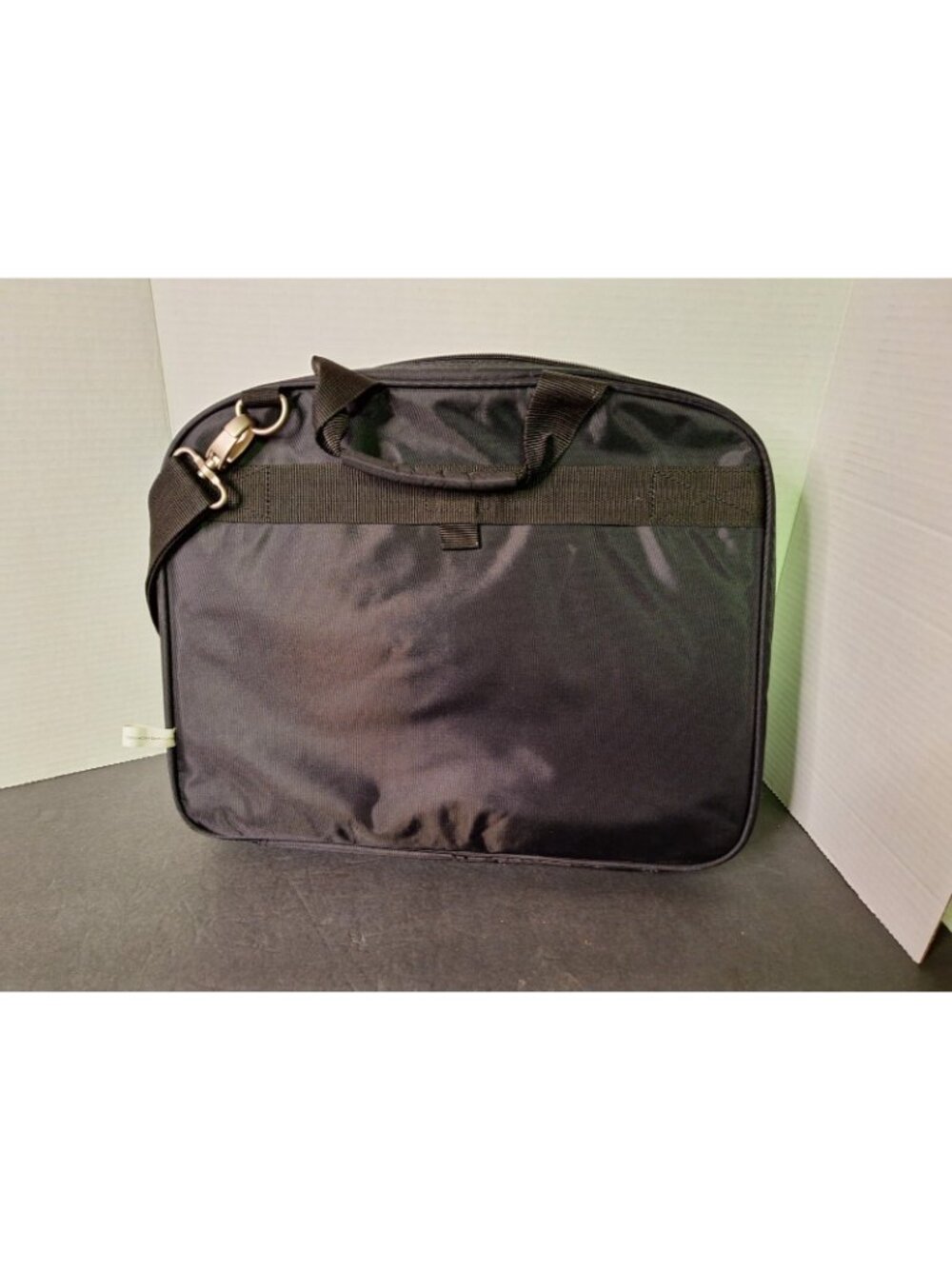 SIMPLY PORTABLE 40 CLASSIC LAPTOP CASE, 15-3/4 X 3-1/2 X 12-1/2, - Picture 5 of 9